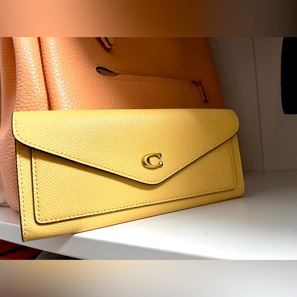 Coach Wyn Wallet NWT Vanilla